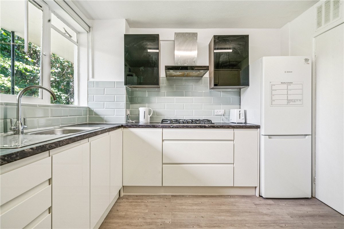 3 bedroom Flat, Carlton Drive, London, SW15 - , Image 2