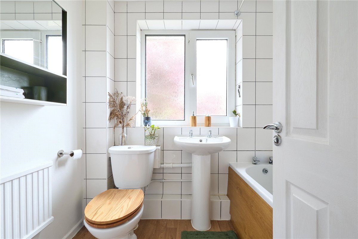 3 bedroom House, St. Thomas Close, Comberton, CB23 - Sold, Image 2