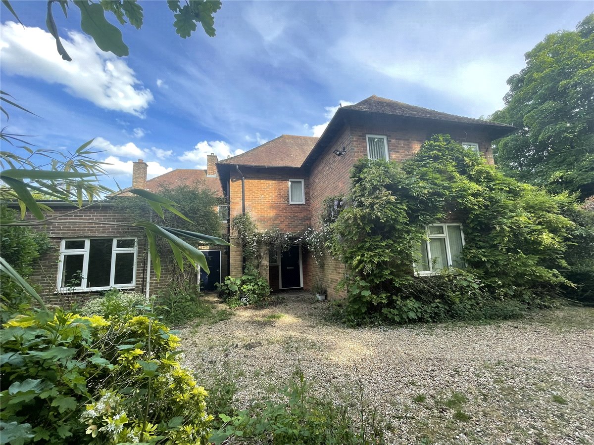 5 bedroom House, Love Lane, Donnington, RG14 - 