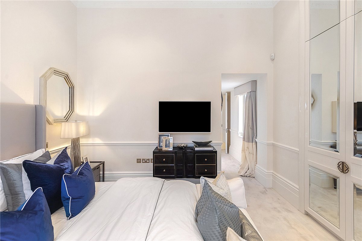 2 bedroom Flat, Ennismore Gardens, Knightsbridge, SW7 - Available, Image 7