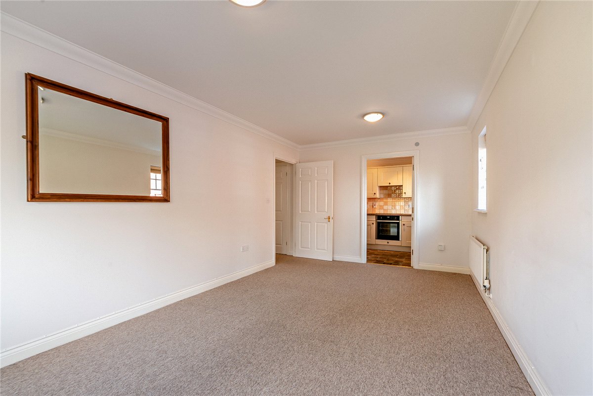 2 bedroom Flat, Newtown Road, Newbury, RG14 - Available, Image 2