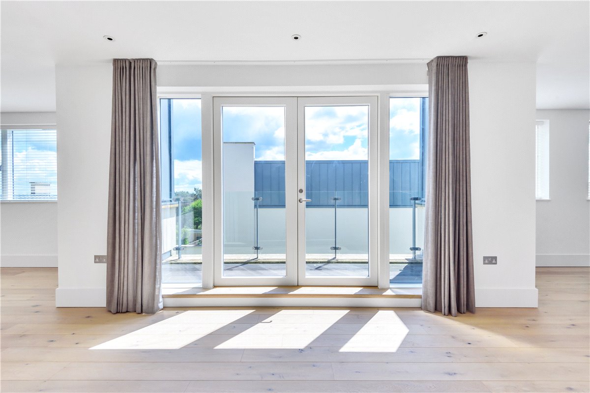 3 bedroom Flat, Granville Court, Granville Road, BA1 - , Image 5