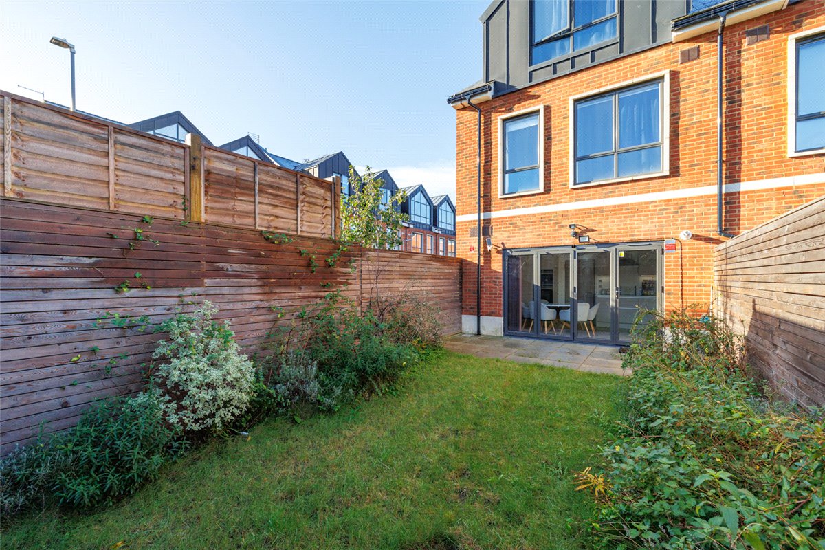 3 bedroom House, Harlow Gardens, Kingston upon Thames, KT1 - , Image 10