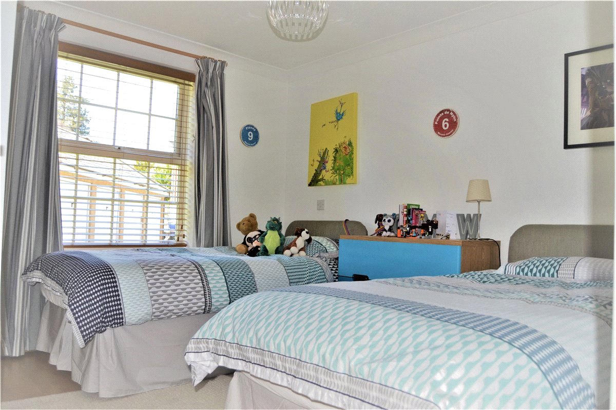 2 bedroom Flat, Old College Road, Newbury, RG14 - Available, Image 7