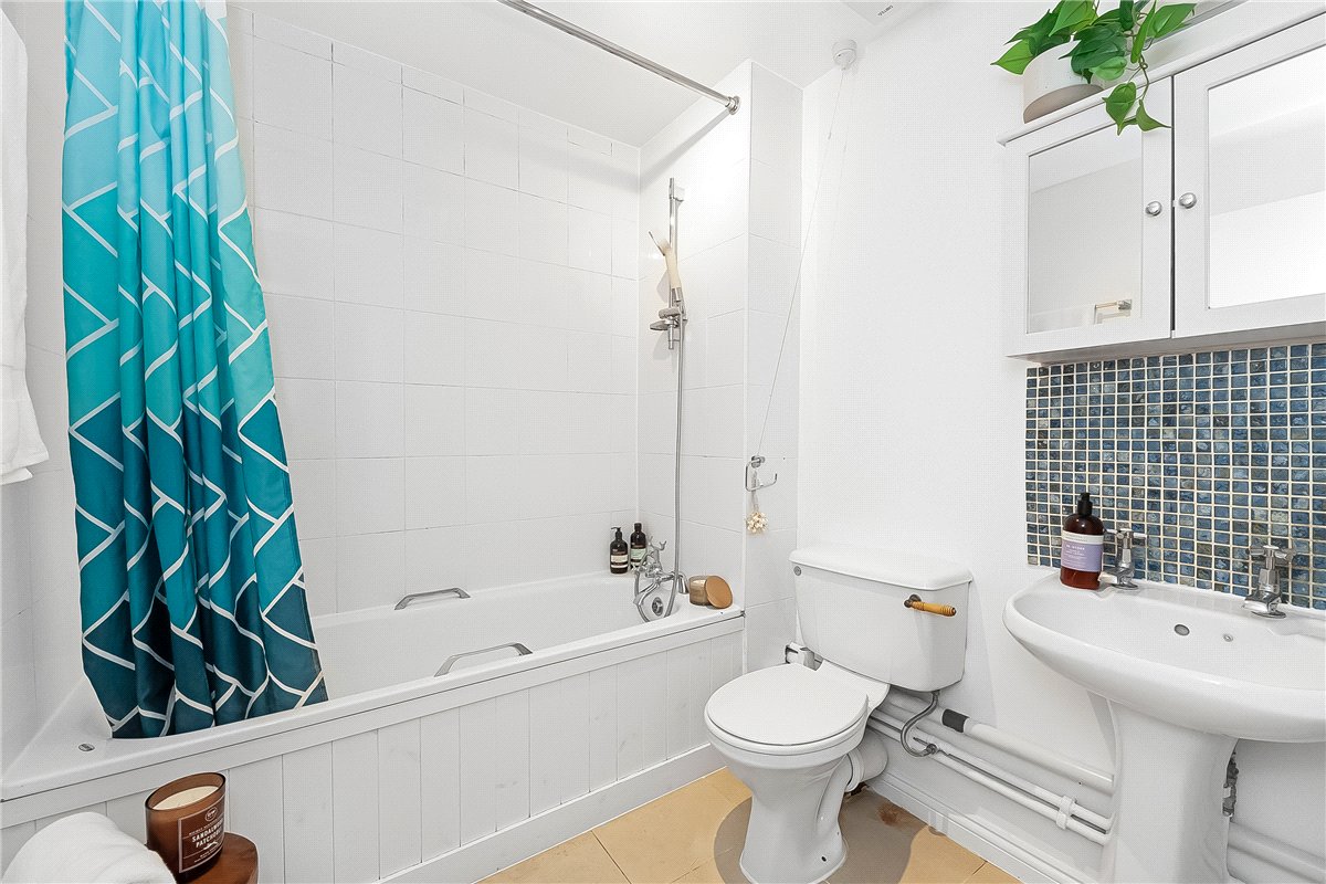2 bedroom Flat, St. James's Drive, London, SW12 - Available, Image 8
