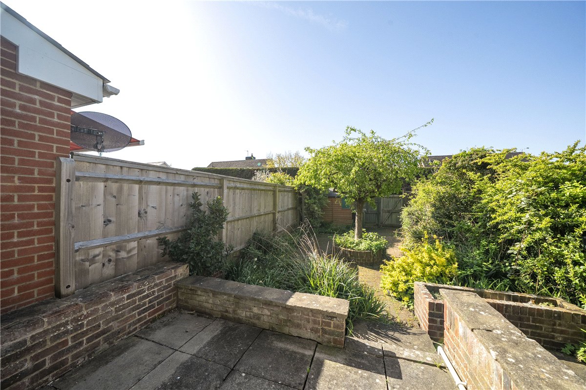 3 bedroom House, Nelson Close, Stockbridge, SO20 - Available, Image 2