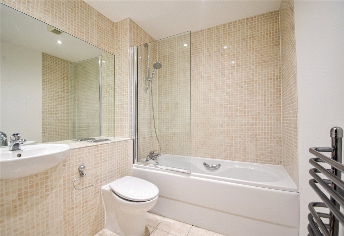 2 bedroom Flat, Meadowcroft, Cambridge, CB4 - Let Agreed, Image 1