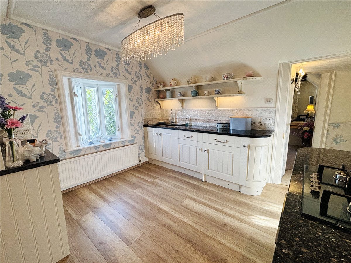 5 bedroom House, Eastcliff Road, Shanklin, PO37 - Available, Image 9