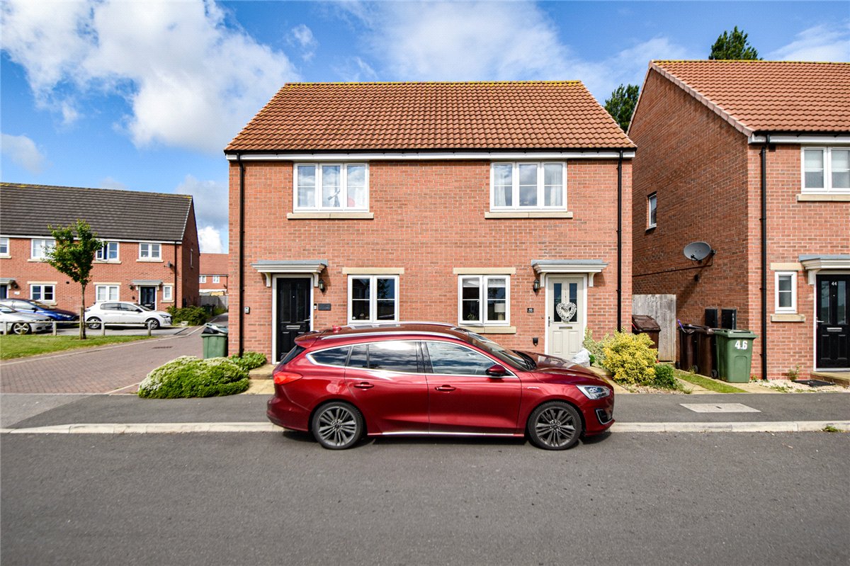 2 bedroom House, Heather Drive, Pontefract, WF8 - 