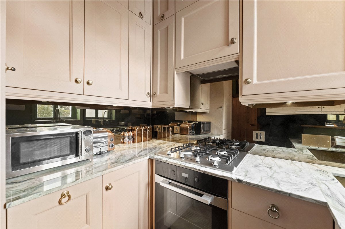 2 bedroom Flat, Pembridge Square, Notting Hill Gate, W2 - Available, Image 15