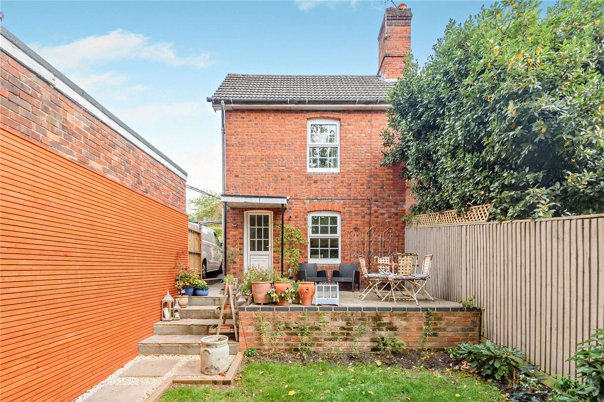 2 bedroom House, Pear Tree Lane, Newbury, RG14 - Available, Image 6