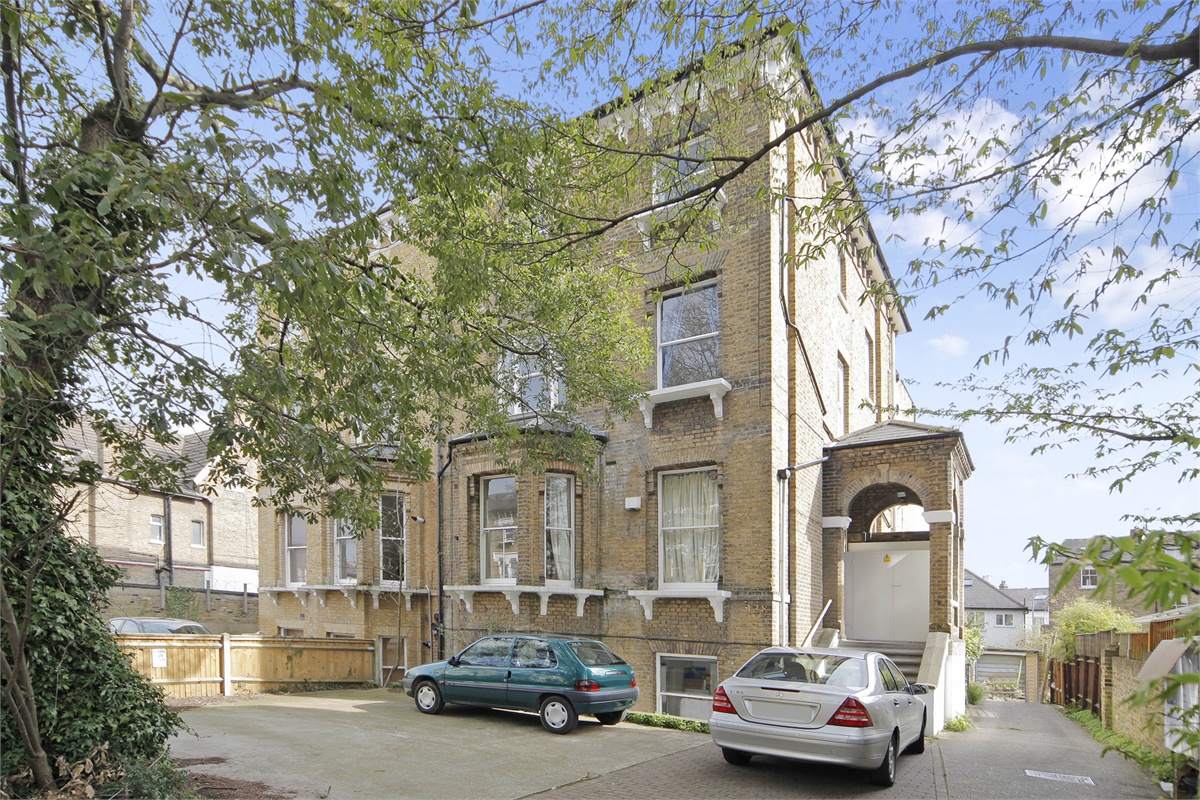 2 bedroom Flat, Trinity Road, London, SW17 - , Image 2