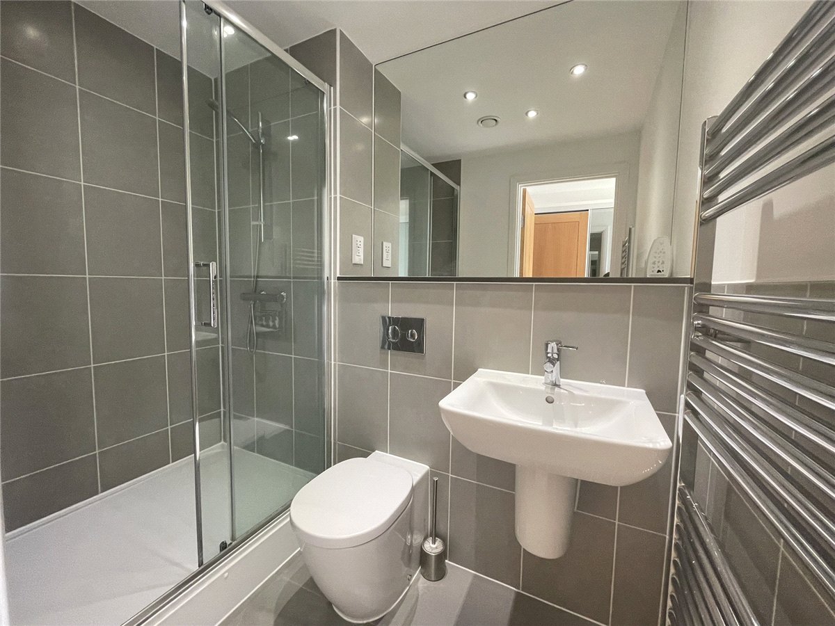 2 bedroom Flat, Racecourse Road, Newbury, RG14 - , Image 9
