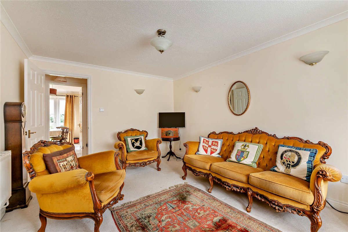 3 bedroom House, Horseshoe End, Newbury, RG14 - Available, Image 1
