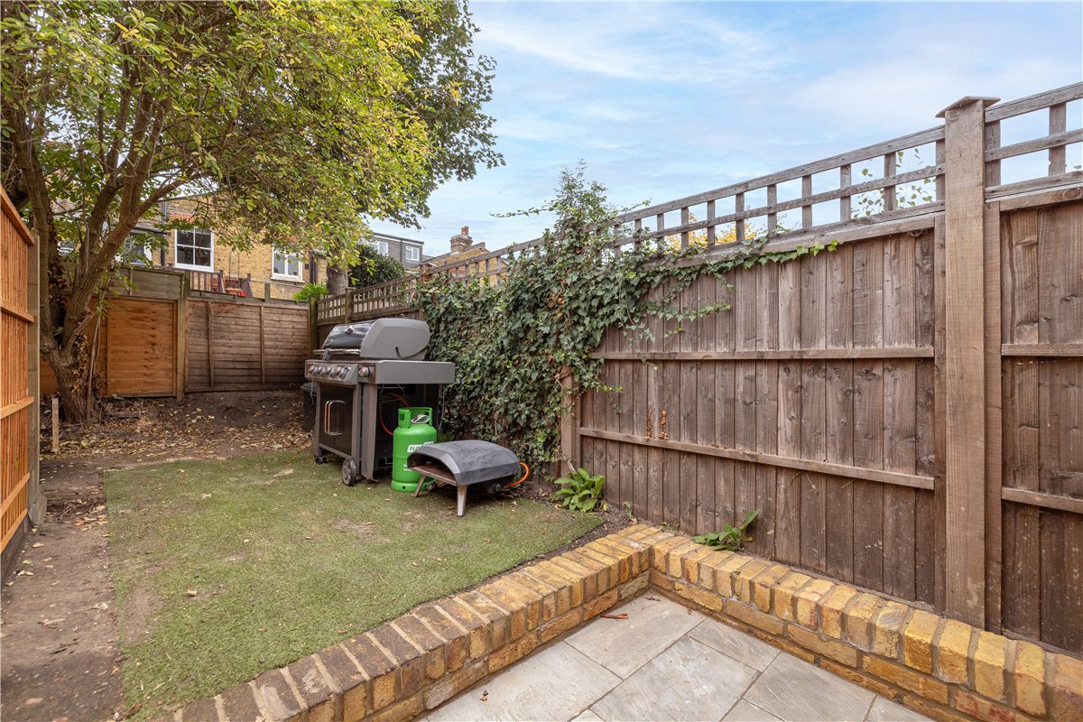 2 bedroom Flat, Astonville Street, London, SW18 - Sold, Image 2