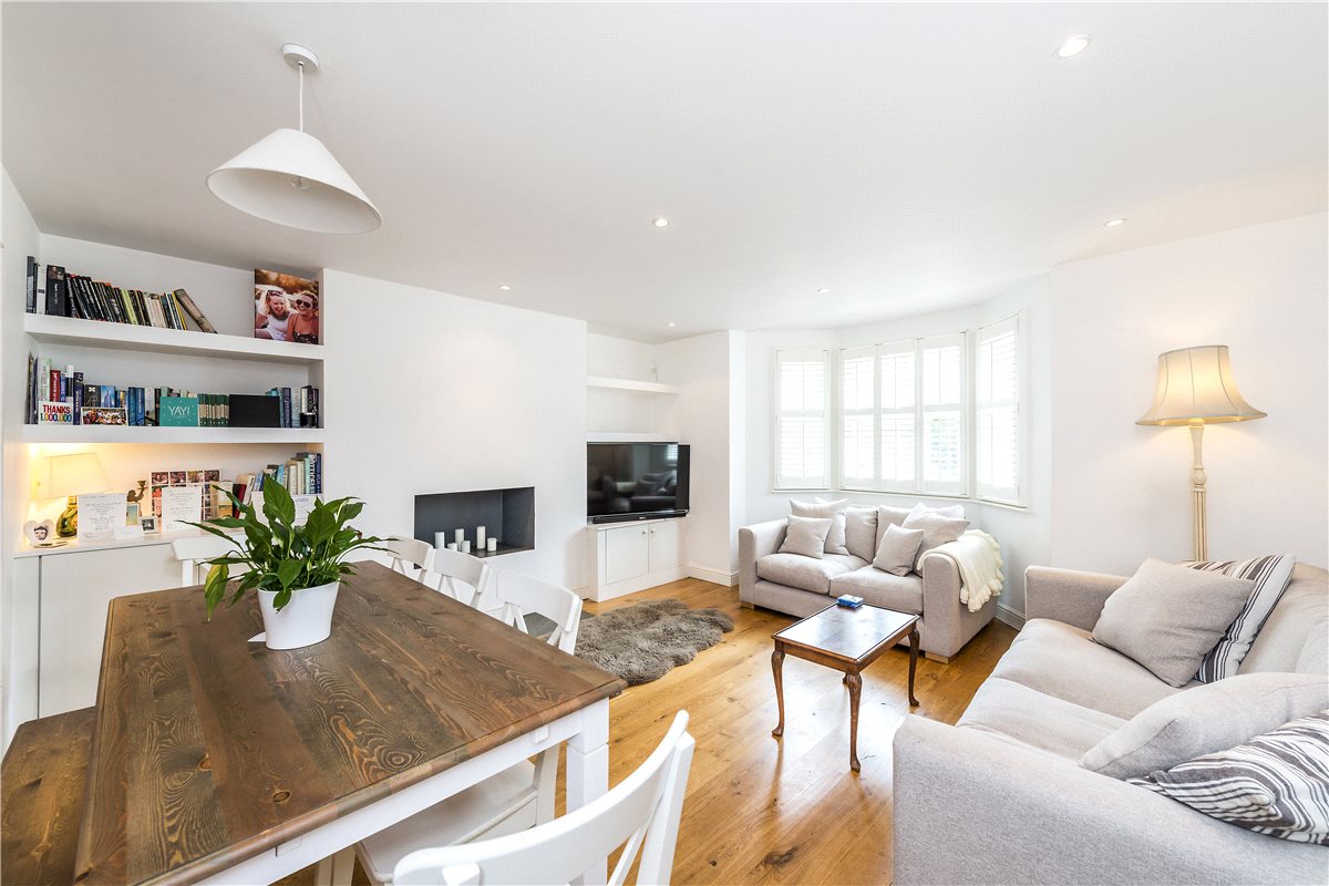 2 bedroom Flat, North Side Wandsworth Common, London, SW18 - , Image 4