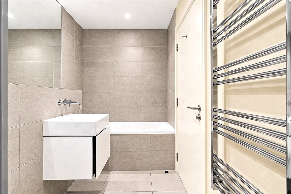 3 bedroom Flat, Broomhouse Lane, London, SW6 - Available, Image 7