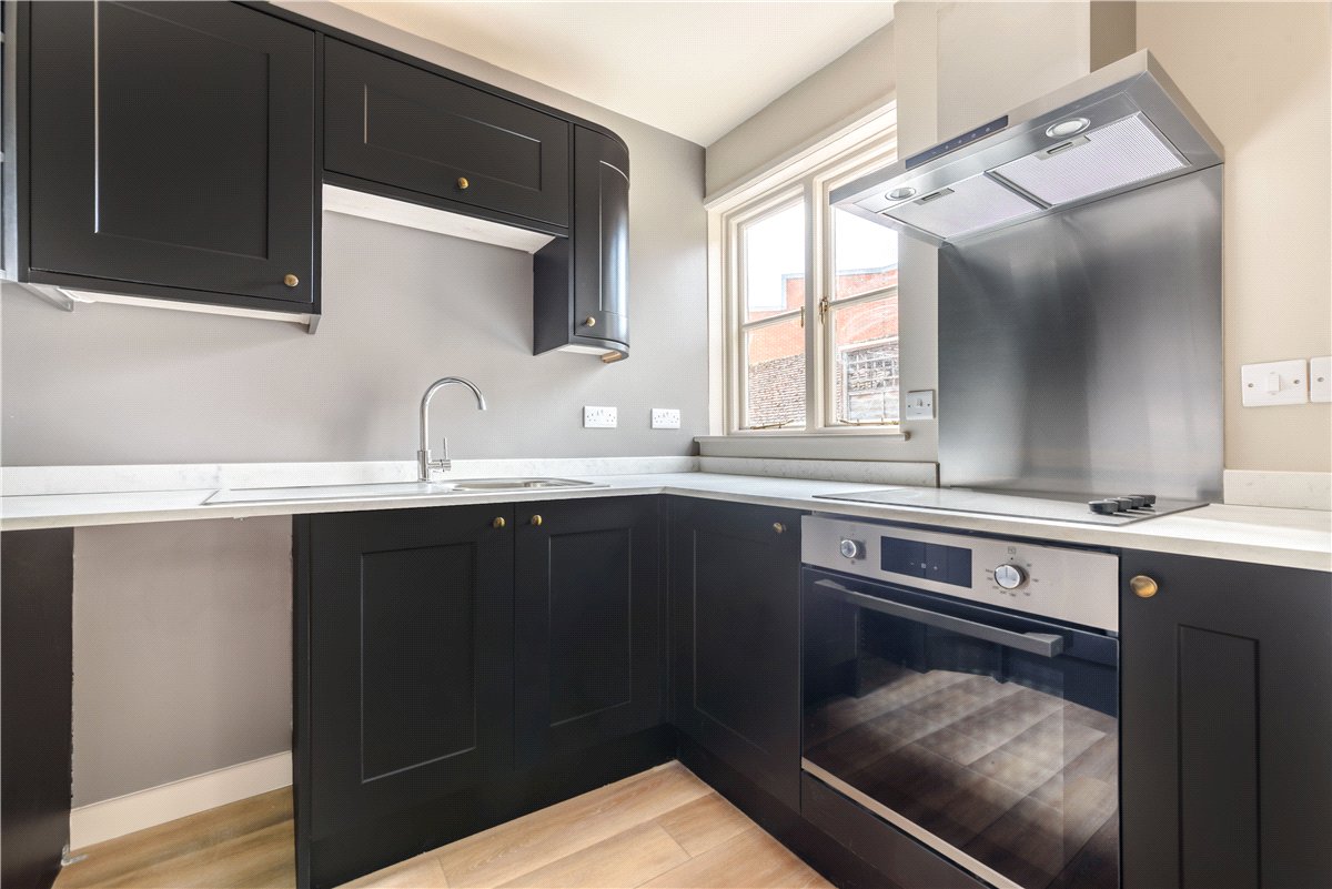1 bedroom Flat, The Arcade, Newbury, RG14 - , Image 1