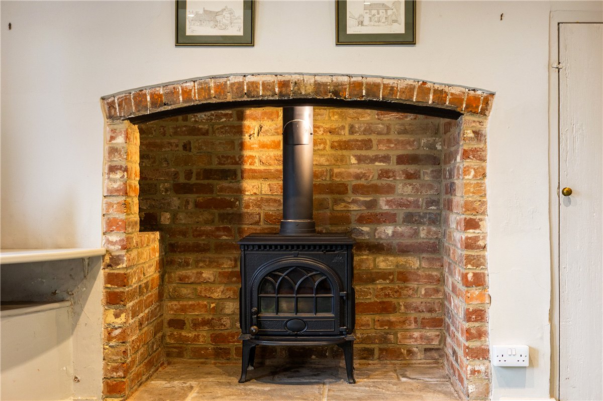 6 bedroom House, Farm Lane, Aldbourne, SN8 - Available, Image 2