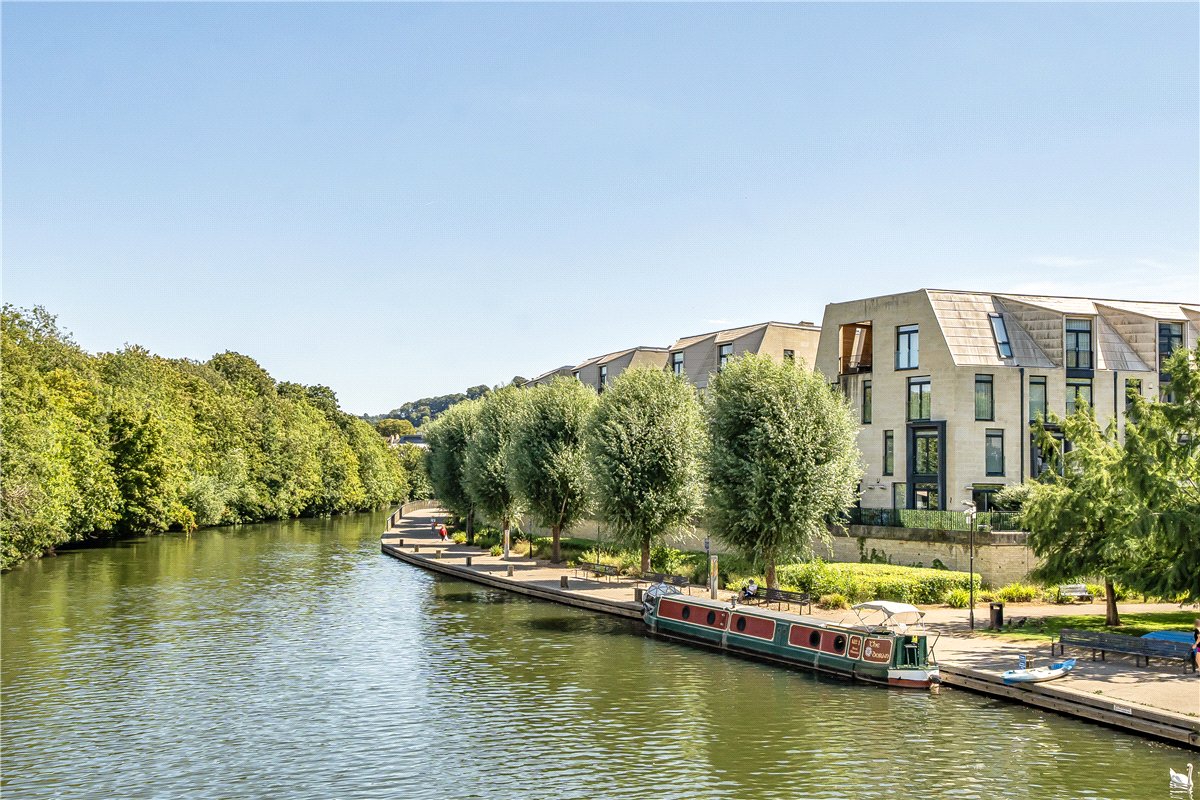 2 bedroom Flat, Western Terrace, Victoria Bridge Road, BA2 - Available
