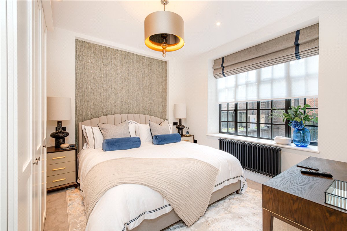 3 bedroom Flat, Curzon Street, Mayfair, W1J - Available, Image 18
