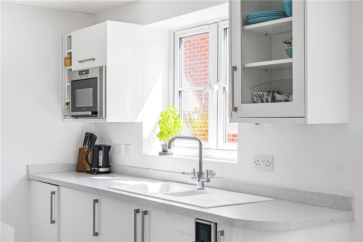 2 bedroom Flat, Yarnells Hill, Oxford, OX2 - Available, Image 2