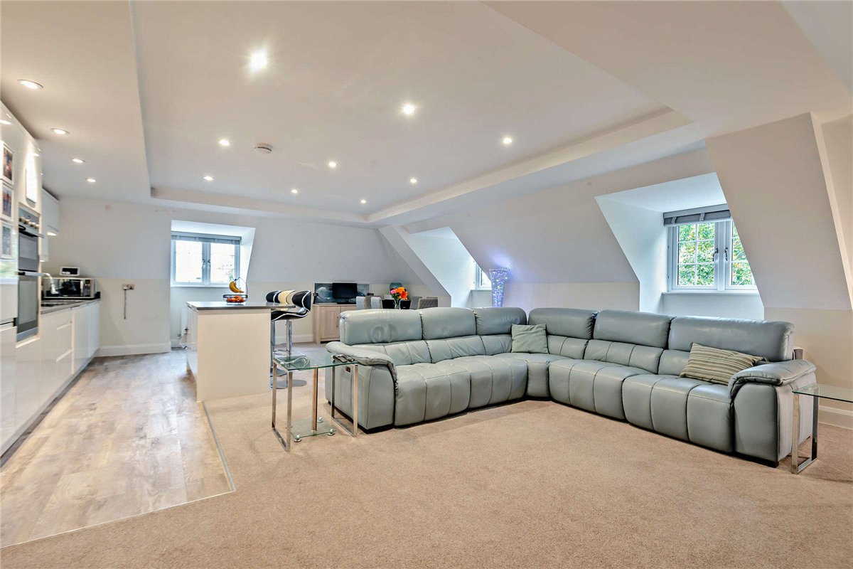 2 bedroom Flat, The Dolmans, Shaw, RG14 - Sold, Image 17