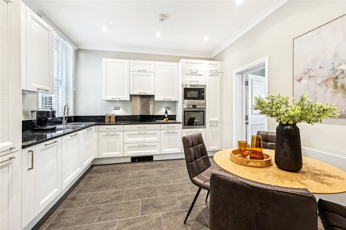4 bedroom Flat, Gloucester Road, South Kensington, SW7 - Available, Image 10