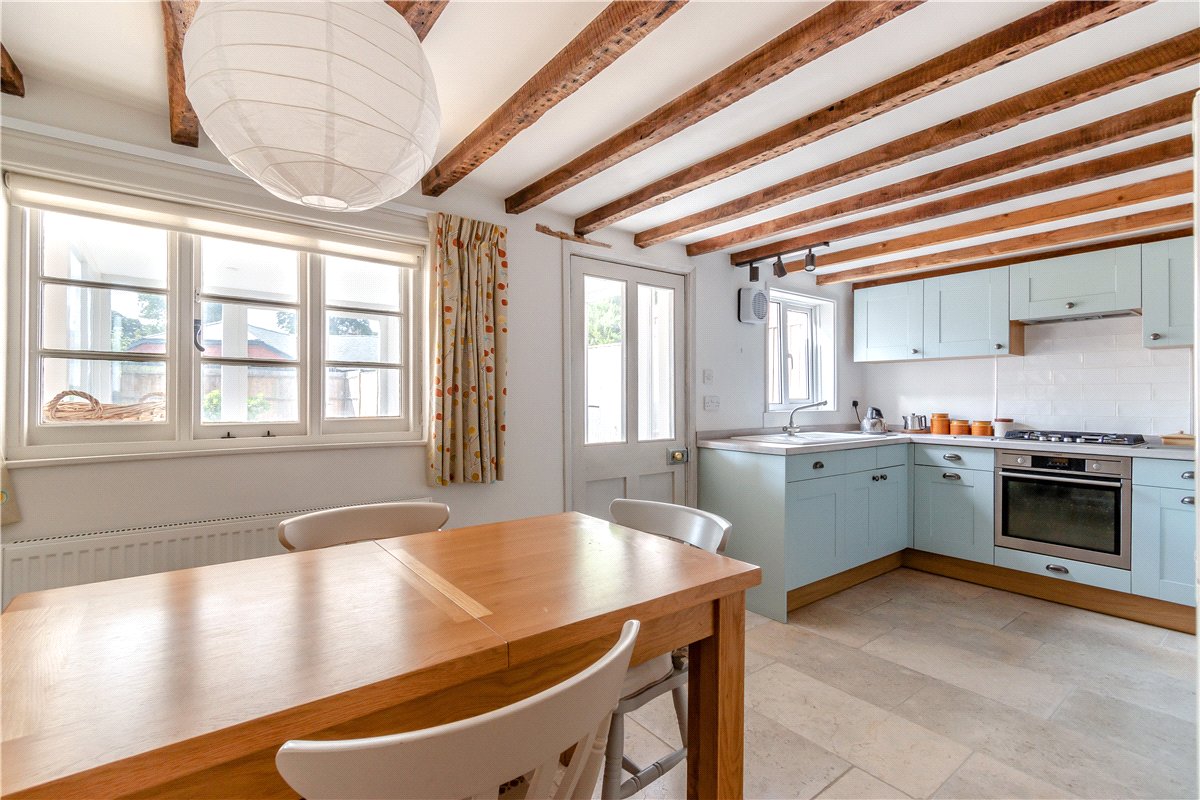 2 bedroom House, Park Lane, Twyford, SO21 - Available, Image 2