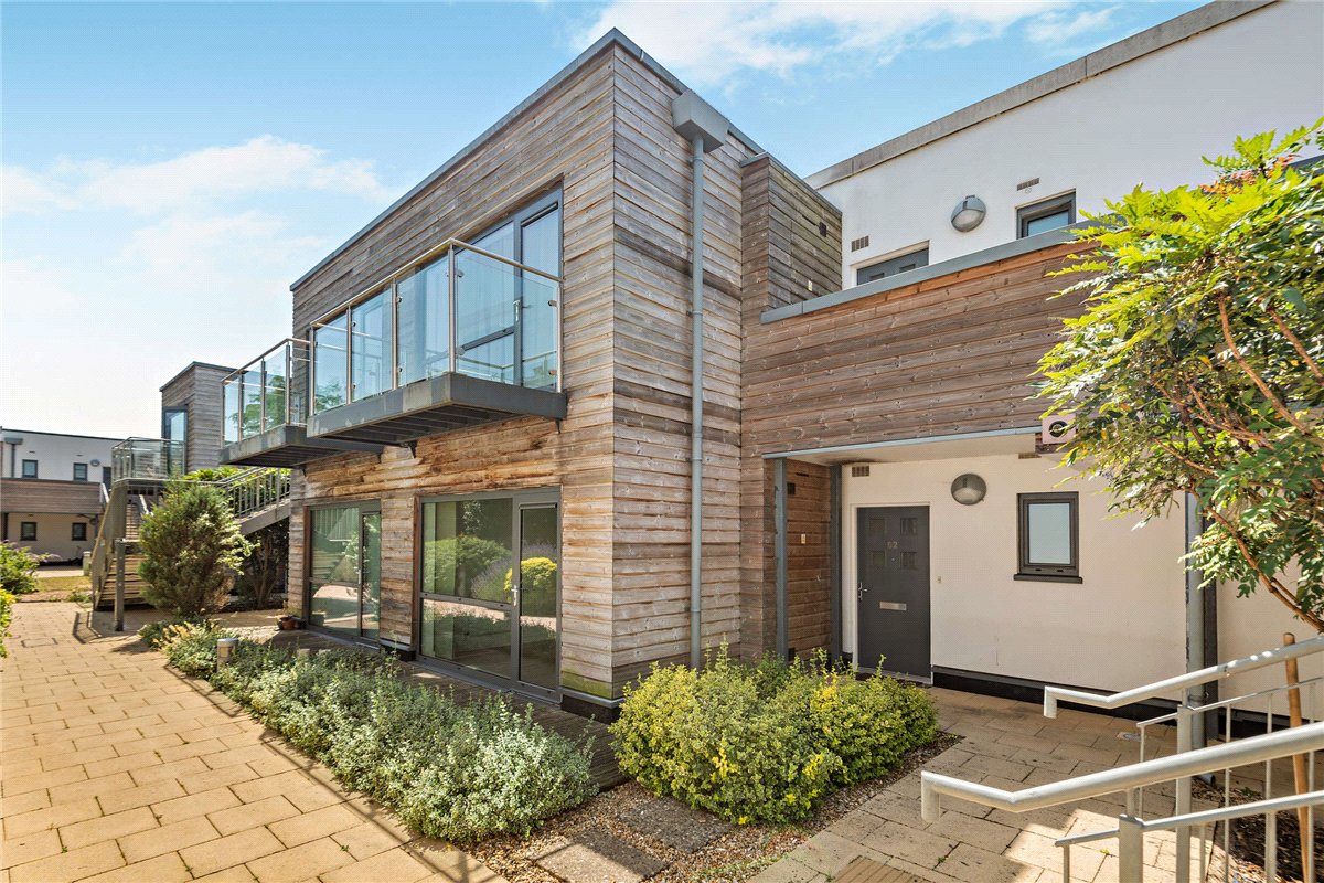 2 bedroom Flat, Park Way, Newbury, RG14 - Available