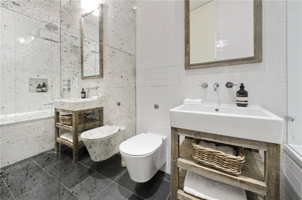 2 bedroom Flat, Great Titchfield Street, London, W1W - Available, Image 3