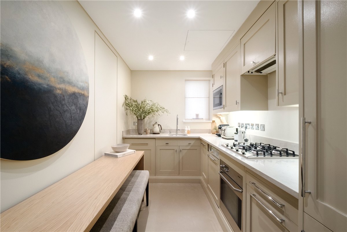 2 bedroom Flat, Piccadilly, Mayfair, W1J - Available, Image 3