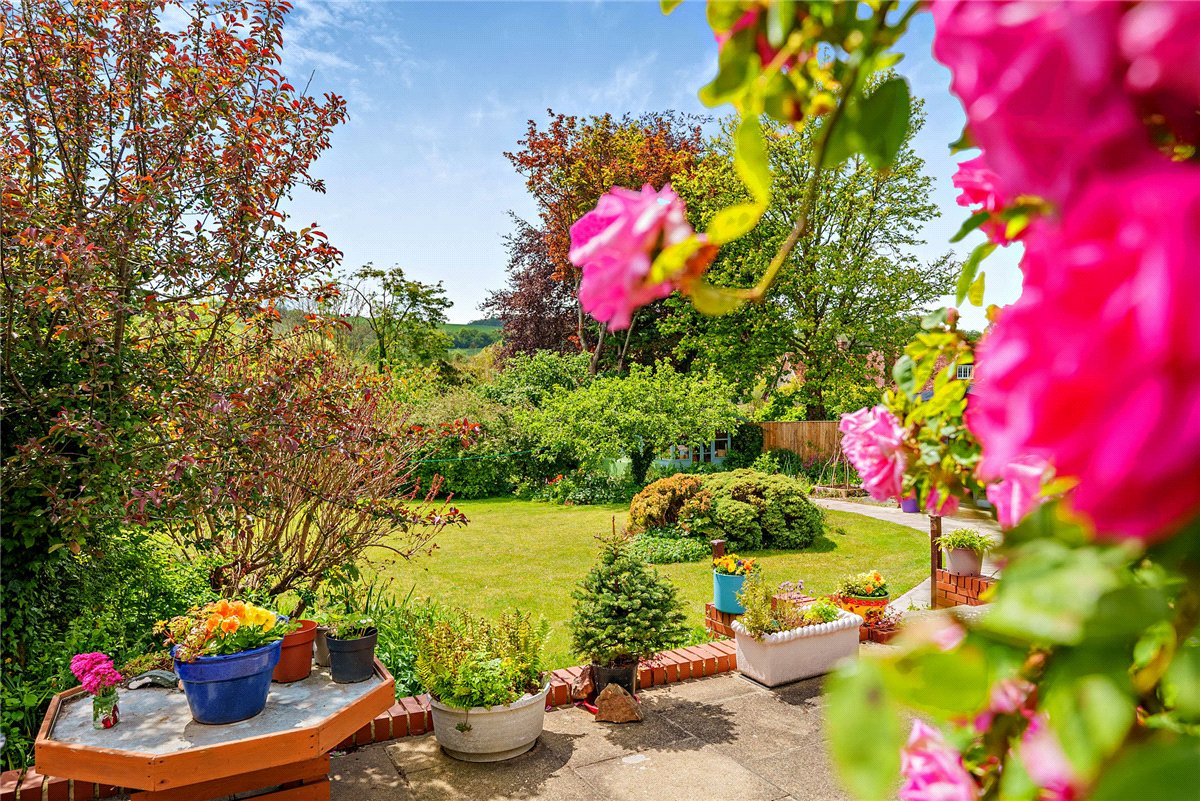 3 bedroom Bungalow, Downs Close, Eastbury, RG17 - Available, Image 3
