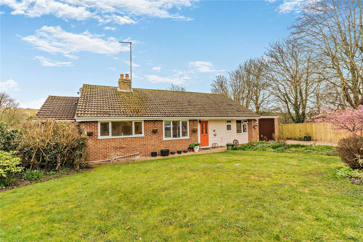 3 bedroom Bungalow, Downs Close, Eastbury, RG17 - Available