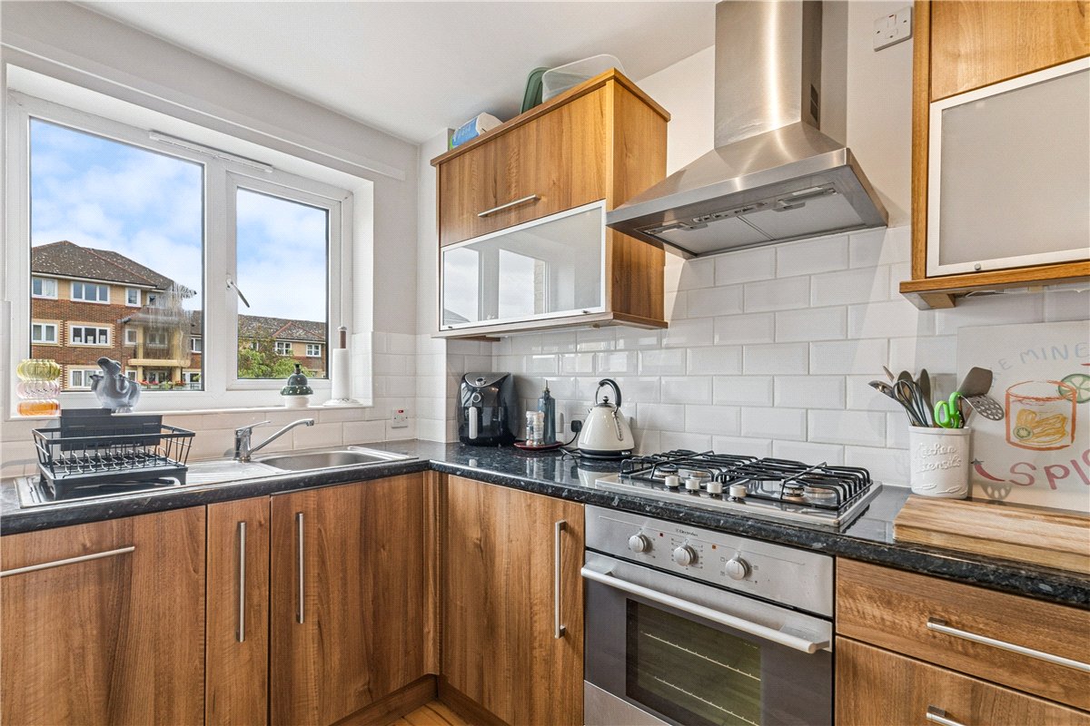 1 bedroom Flat, St. James's Drive, London, SW12 - Available, Image 2