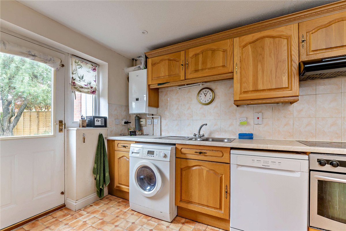 3 bedroom House, Horseshoe End, Newbury, RG14 - Available, Image 9