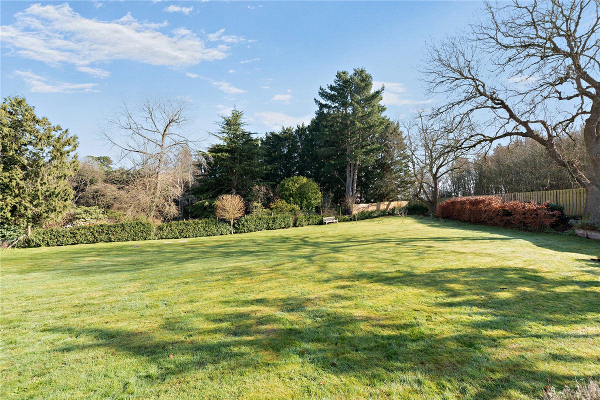 5 bedroom House, Burys Bank Road, Crookham Common, RG19 - Available, Image 25