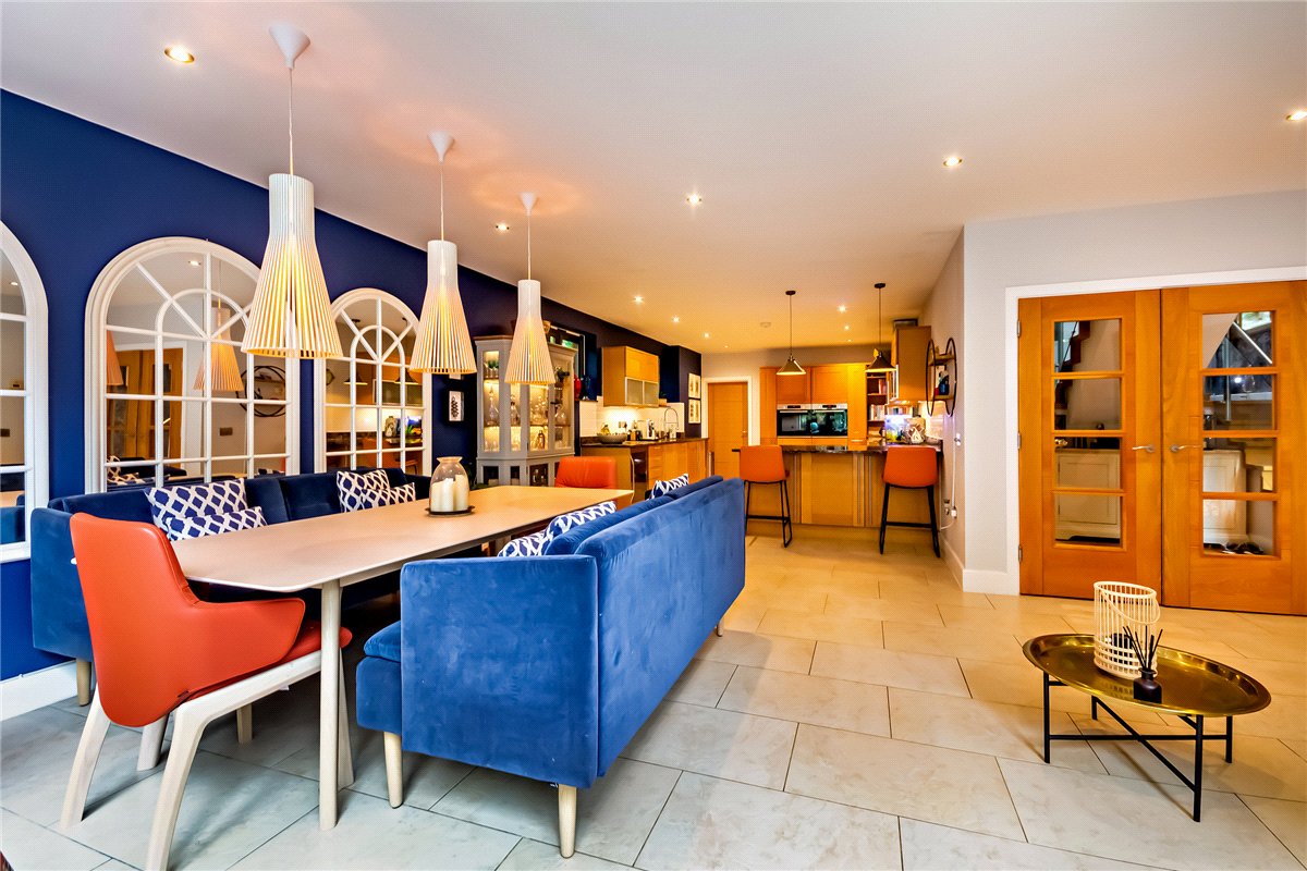 4 bedroom House, Oxford Road, Donnington, RG14 - Available, Image 16