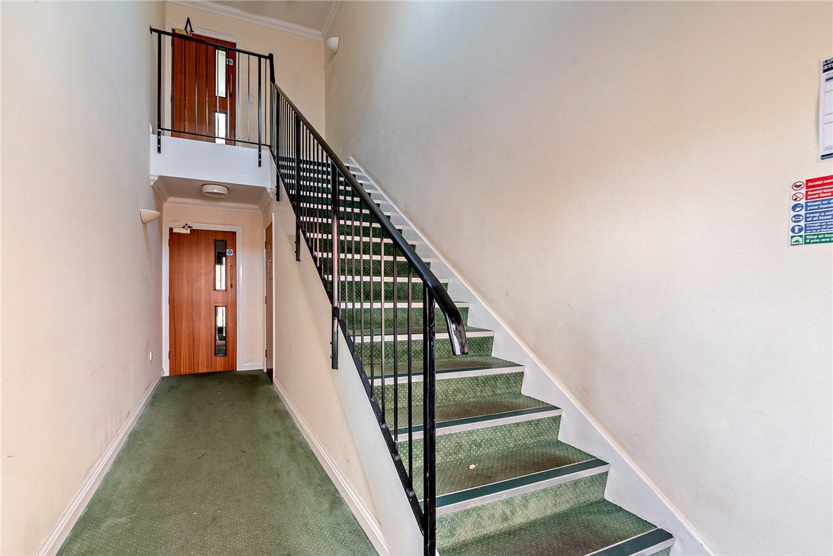 2 bedroom Flat, Newtown Road, Newbury, RG14 - Sold STC, Image 11