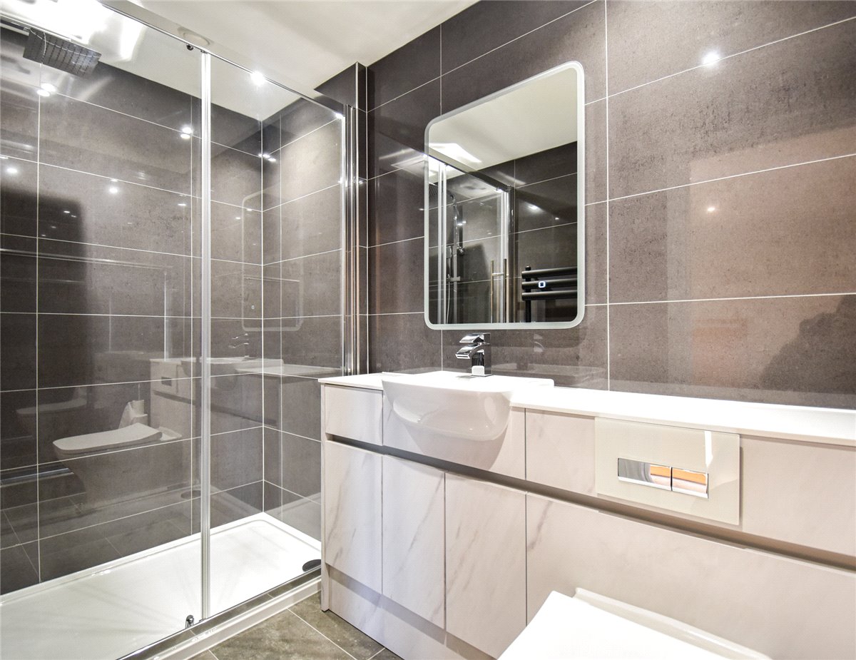 2 bedroom Flat, High Street, Cottenham, CB24 - Available, Image 11