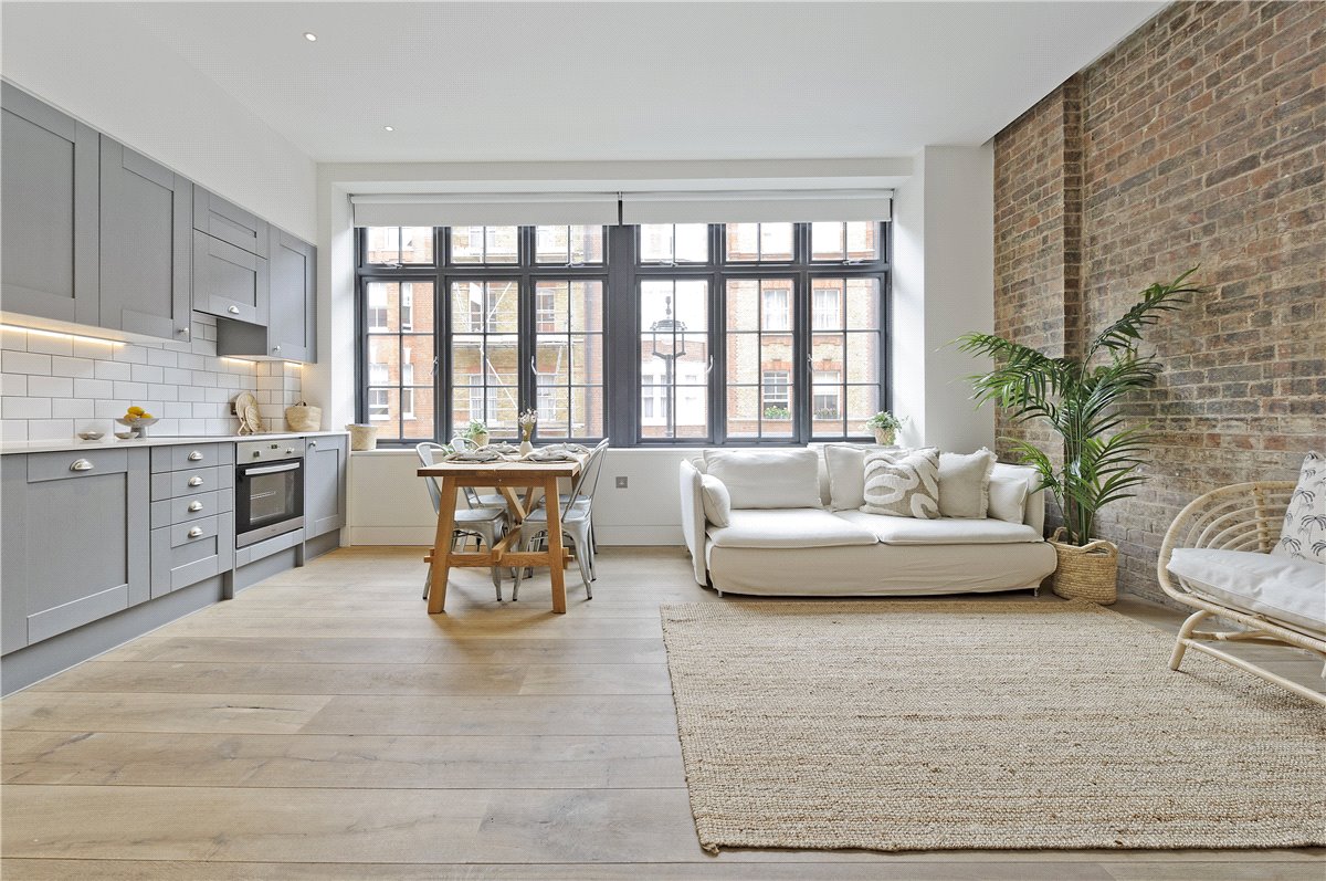 2 bedroom Flat, Great Titchfield Street, London, W1W - Available
