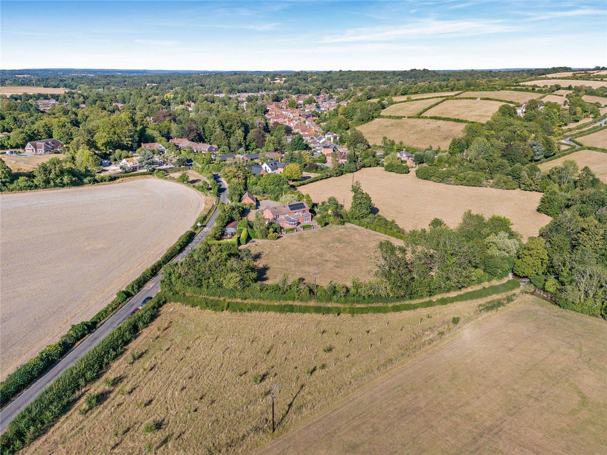5 bedroom House, Fox's Lane, Kingsclere, RG20 - Available, Image 2