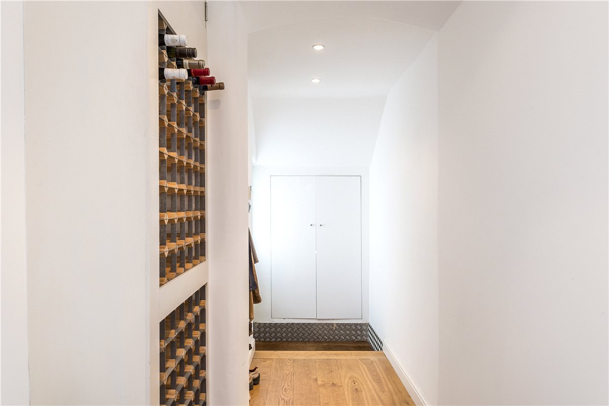 2 bedroom Flat, North Side Wandsworth Common, London, SW18 - , Image 9