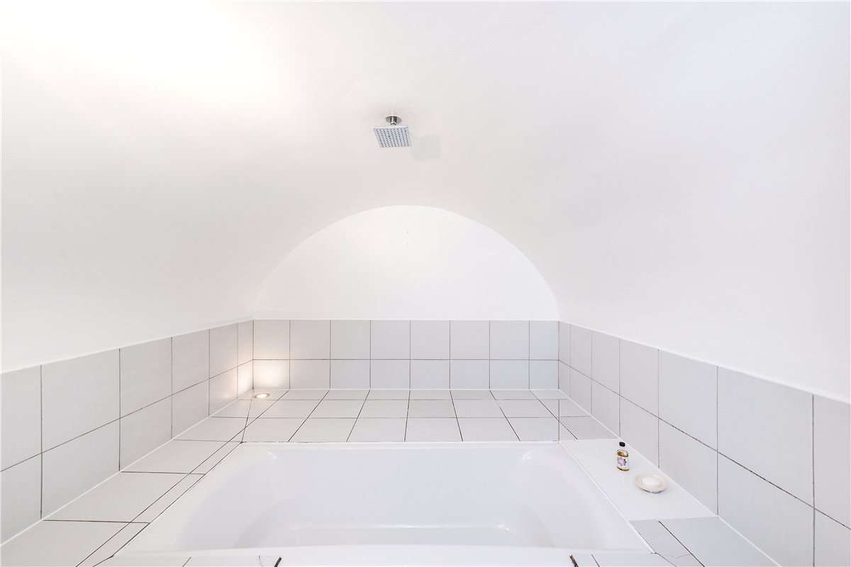 2 bedroom Flat, North Side Wandsworth Common, London, SW18 - , Image 6