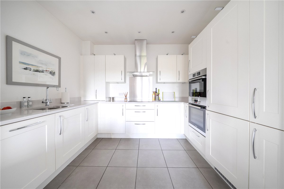 2 bedroom Flat, Priory Court, Marlborough, SN8 - Sold STC, Image 3