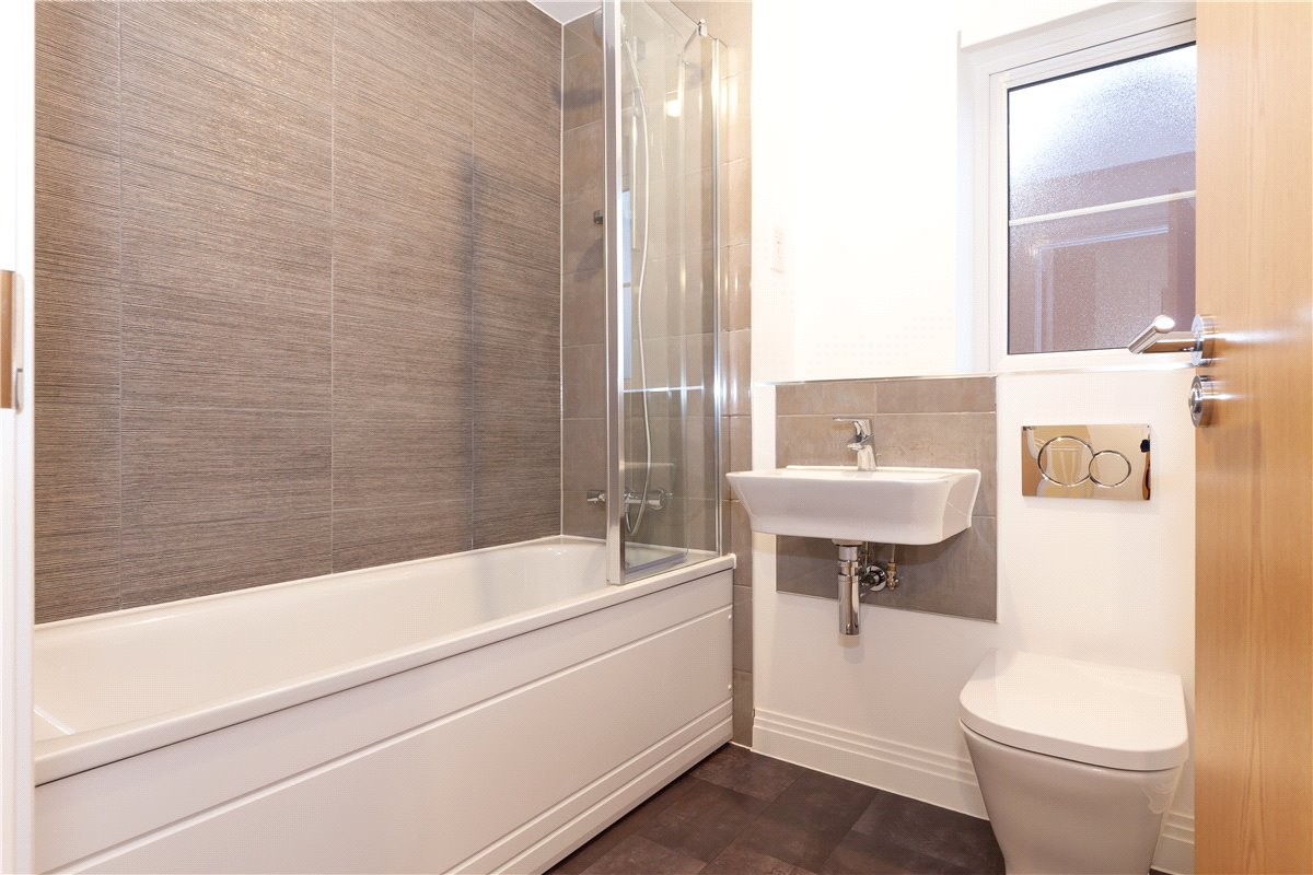 3 bedroom House, Athens Avenue, Aylesbury, HP21 - Let Agreed, Image 3