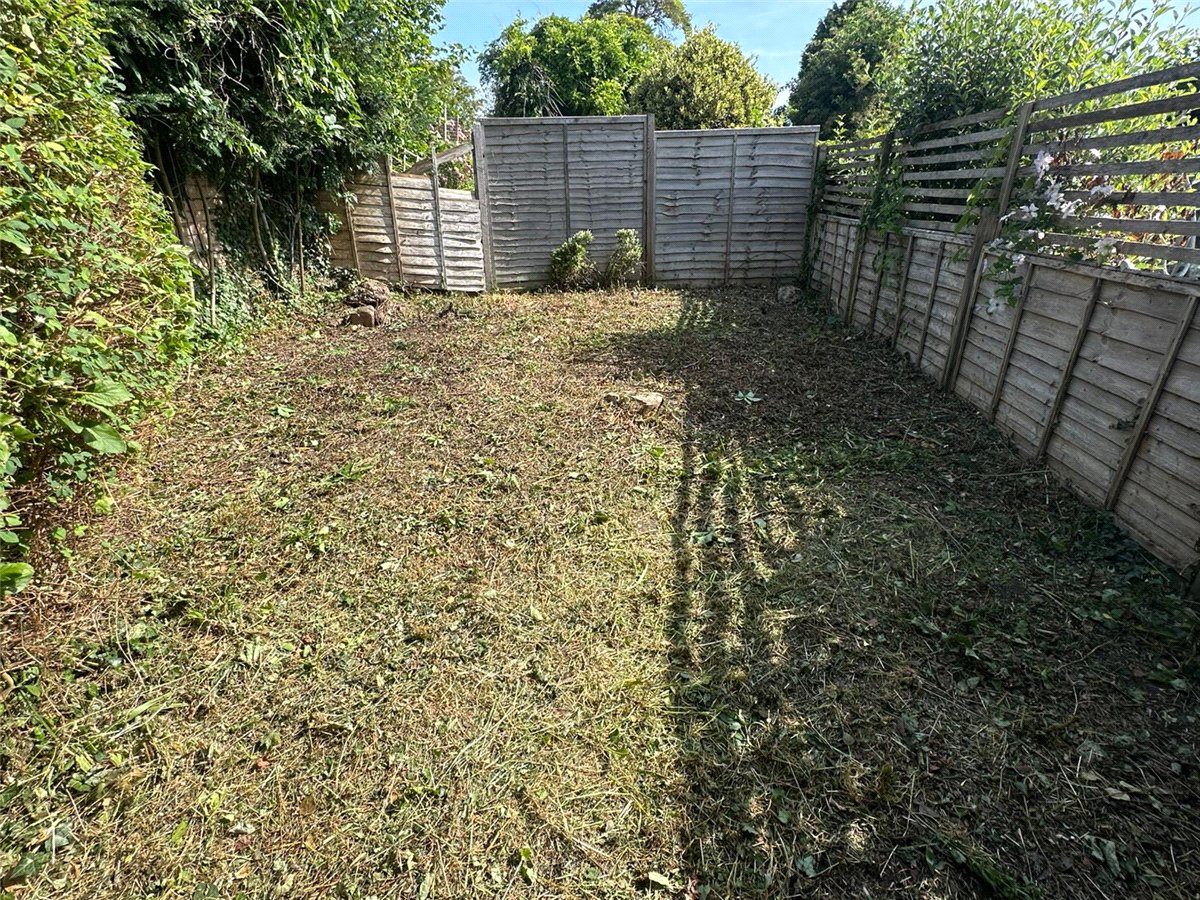 3 bedroom House, Brook Street, Great Bedwyn, SN8 - Available, Image 16