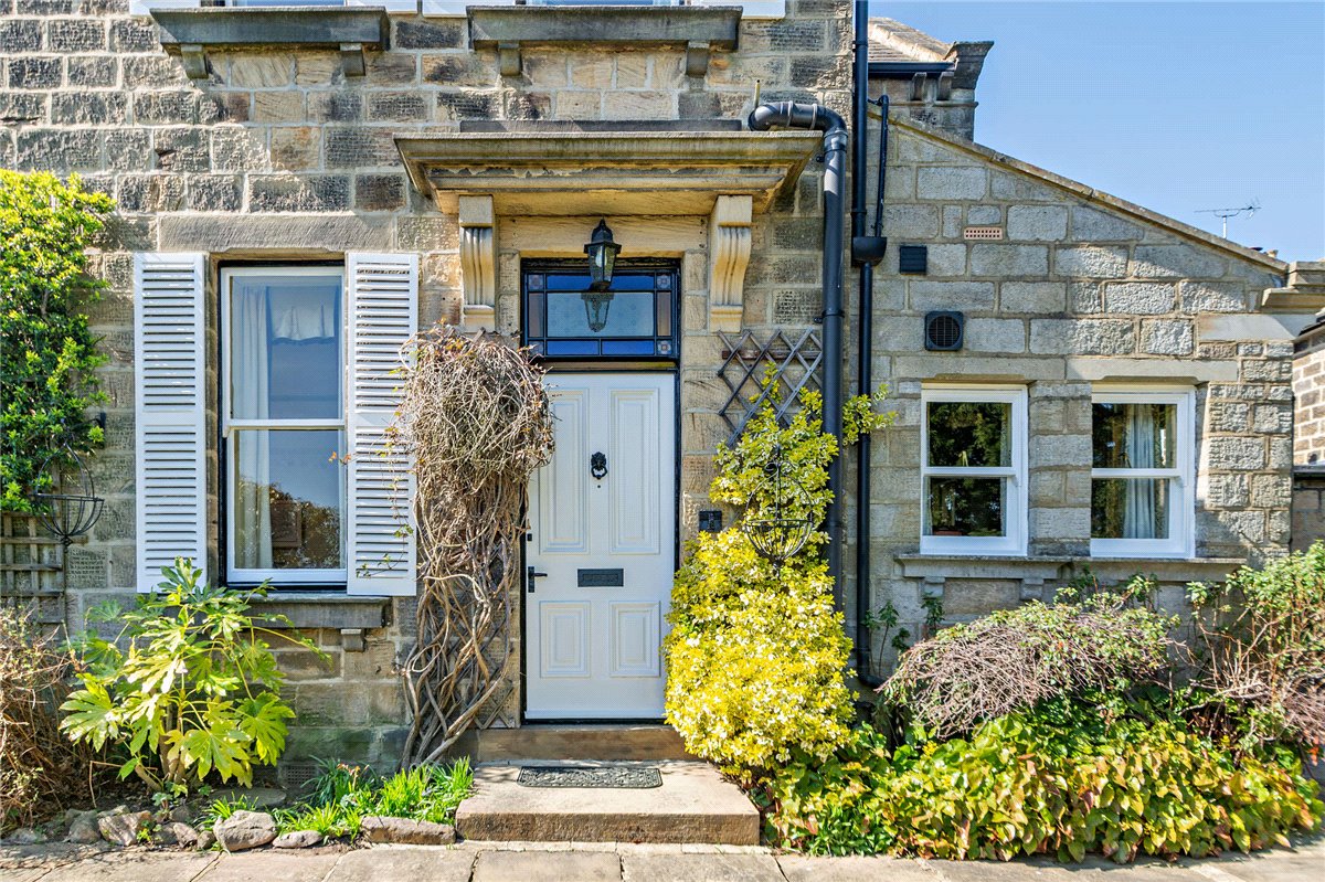 3 bedroom House, Strait Lane, Huby, LS17 - Sold, Image 2