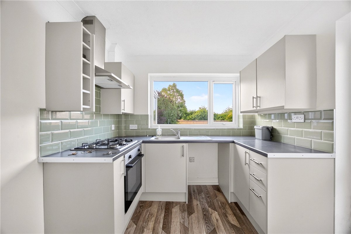 3 bedroom House, Newbery Avenue, Long Eaton, NG10 - Available