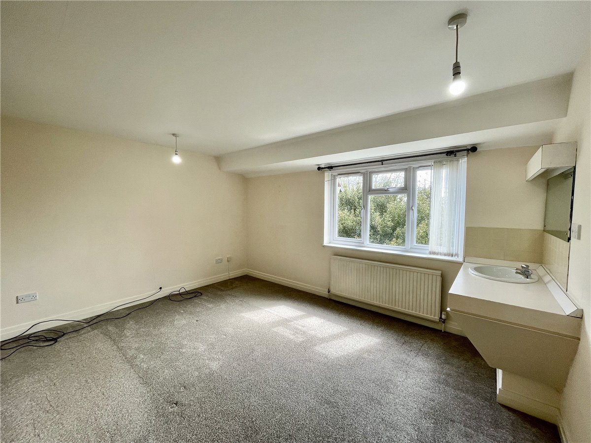 4 bedroom House, Queen Catherine Road, Steeple Claydon, MK18 - Available, Image 6